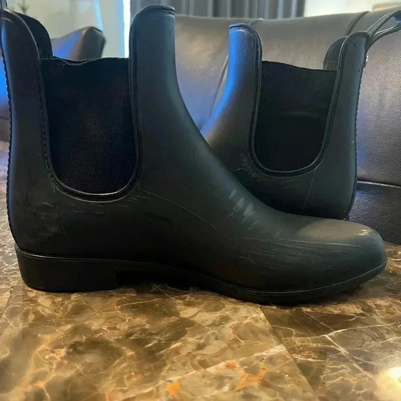 Cropped rain boots size 7 - Picture 2 of 5